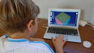 Enfant de 8 ans sur 3DSlash