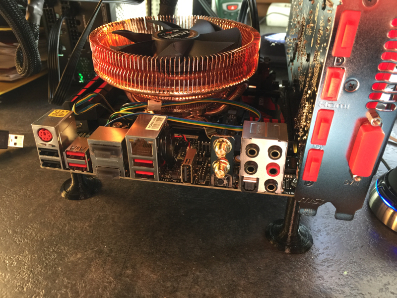 Pieds pour test de carte mère