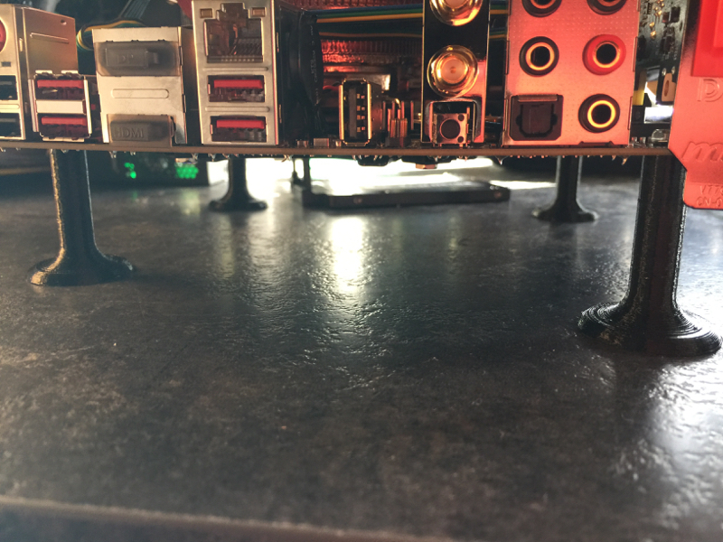 Pieds pour test de carte mère