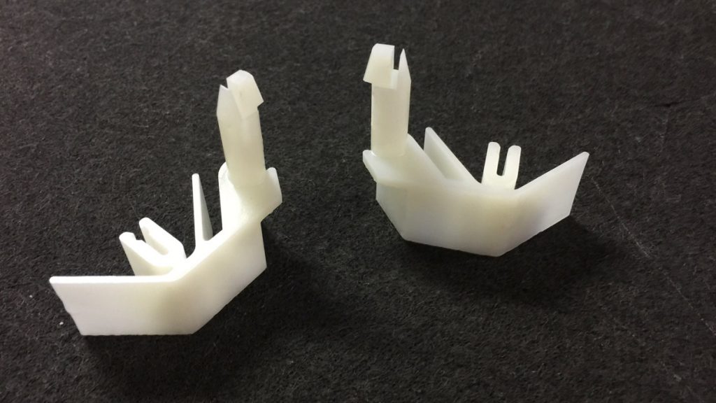 Attaches réparées par le fablab moébius